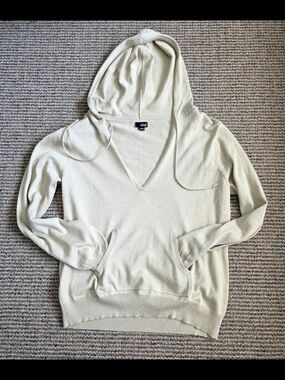 a.n.a Lightweight V-Neck Hoodie Sweater in Light Beige/gold. Size XL